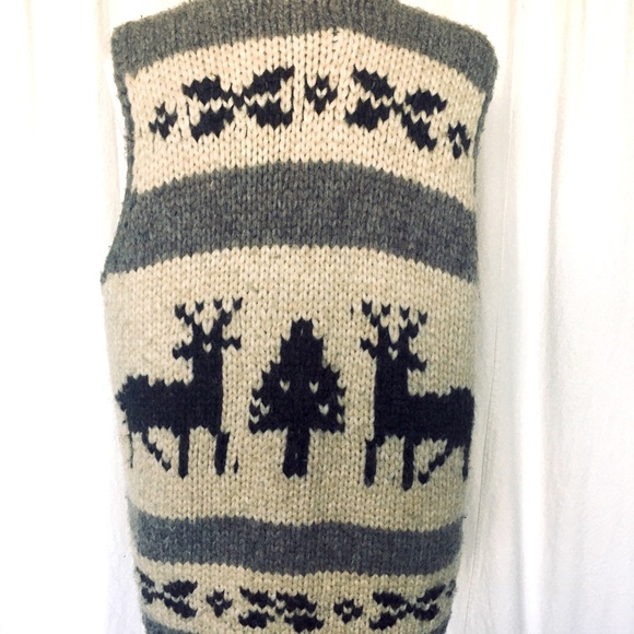 Granted woman’s Cowichan vest - Picture 3 of 4